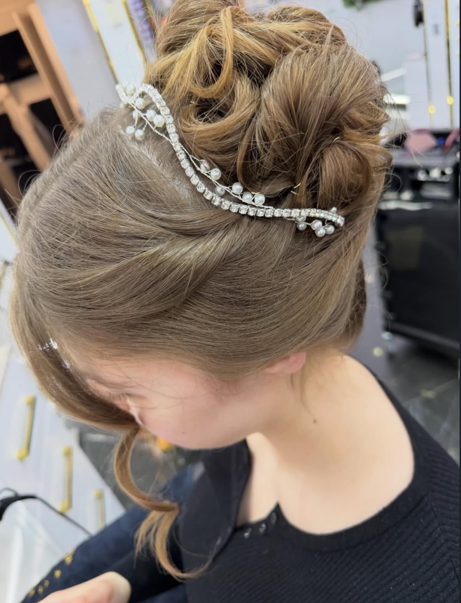 Damen-Hochsteckfrisur aus dem Black Sea Friseur