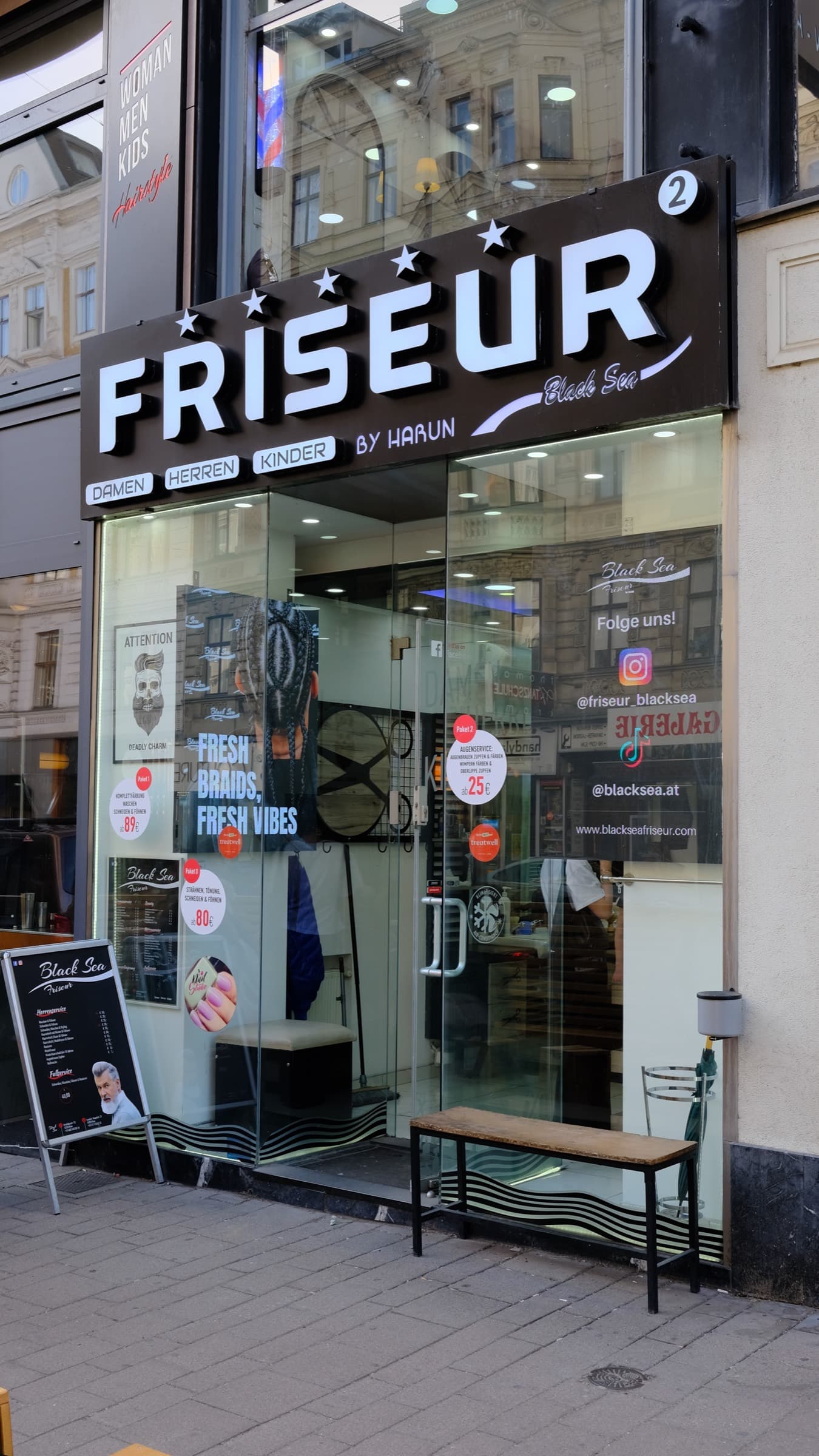Schaufenster des Black Sea Friseur, Standort 2, in Wien 1030